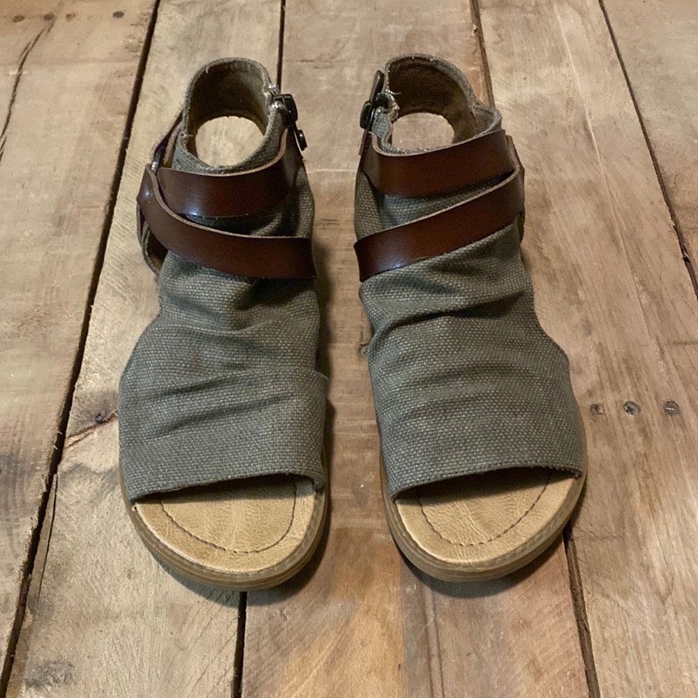 Blowfish Women's Malibu Flat Sandal